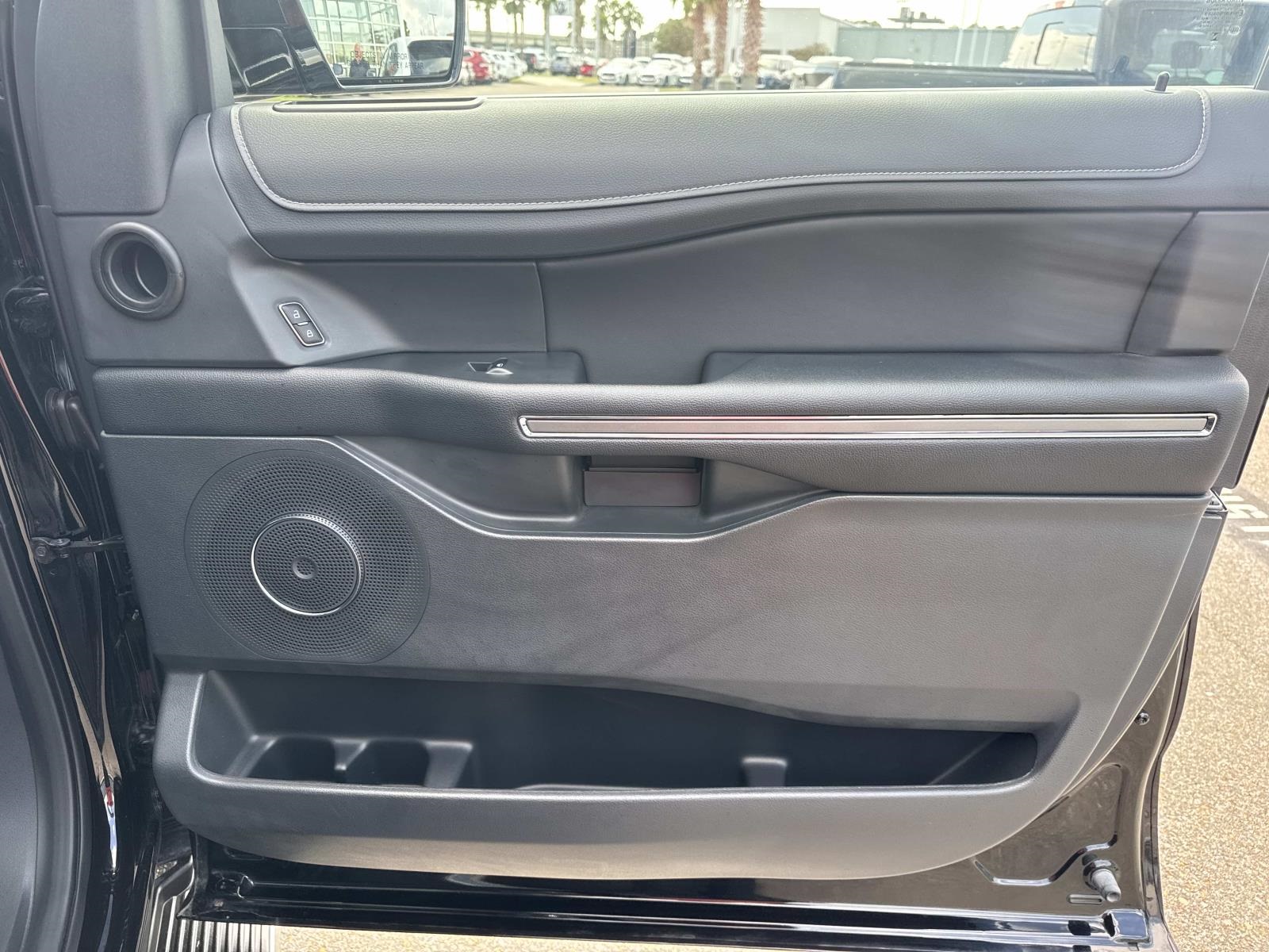 2023 Ford Expedition XLT photo 14
