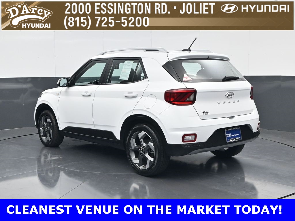 2024 Hyundai Venue SEL photo 2