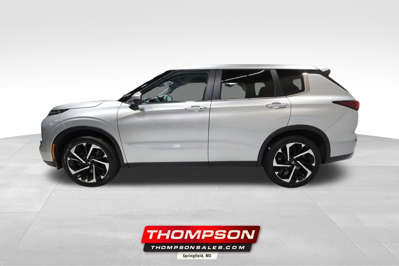 2024 Mitsubishi Outlander SE's photo