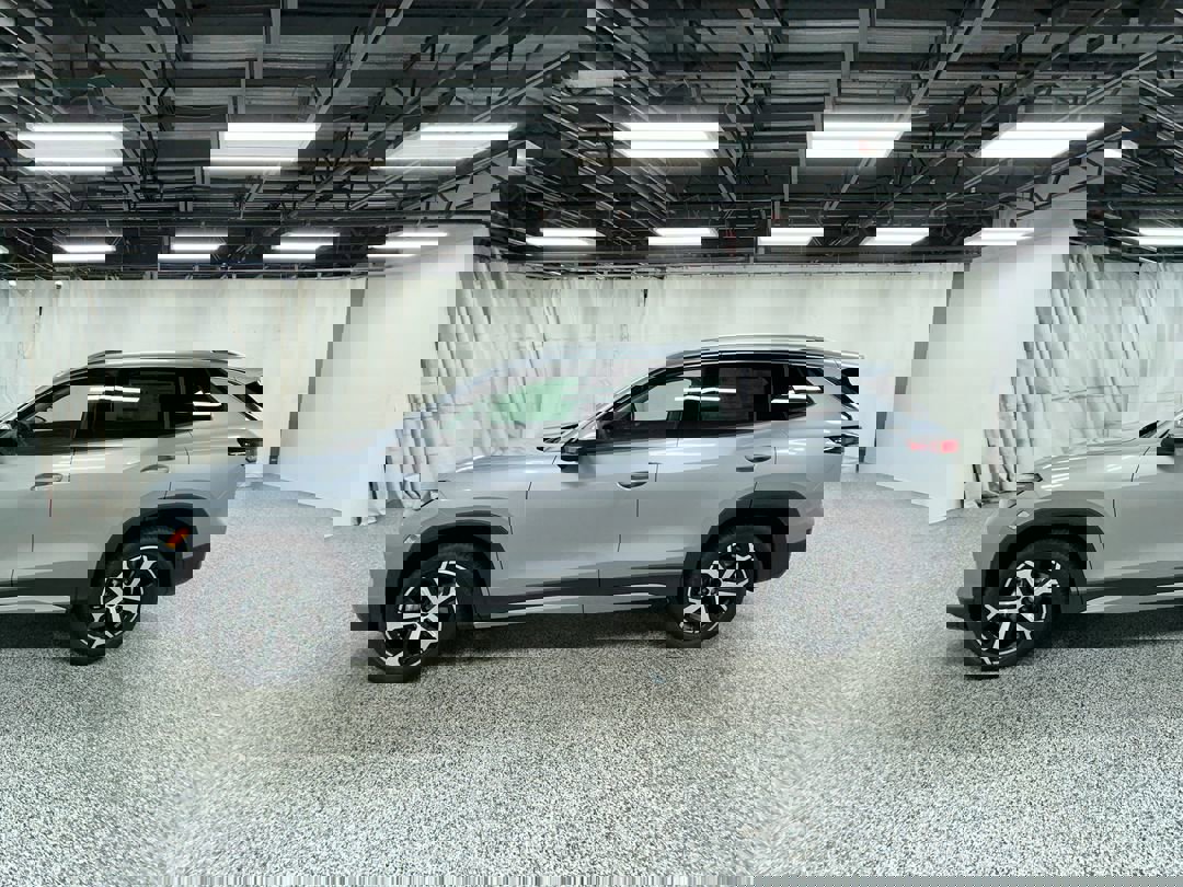 2025 Volkswagen Tiguan SE photo 2