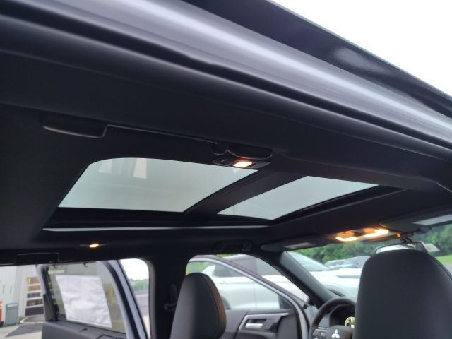 2025 Mitsubishi Outlander PHEV SEL photo 28