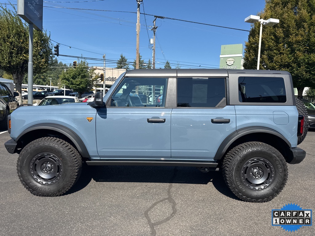 2024 Ford Bronco Badlands photo 2