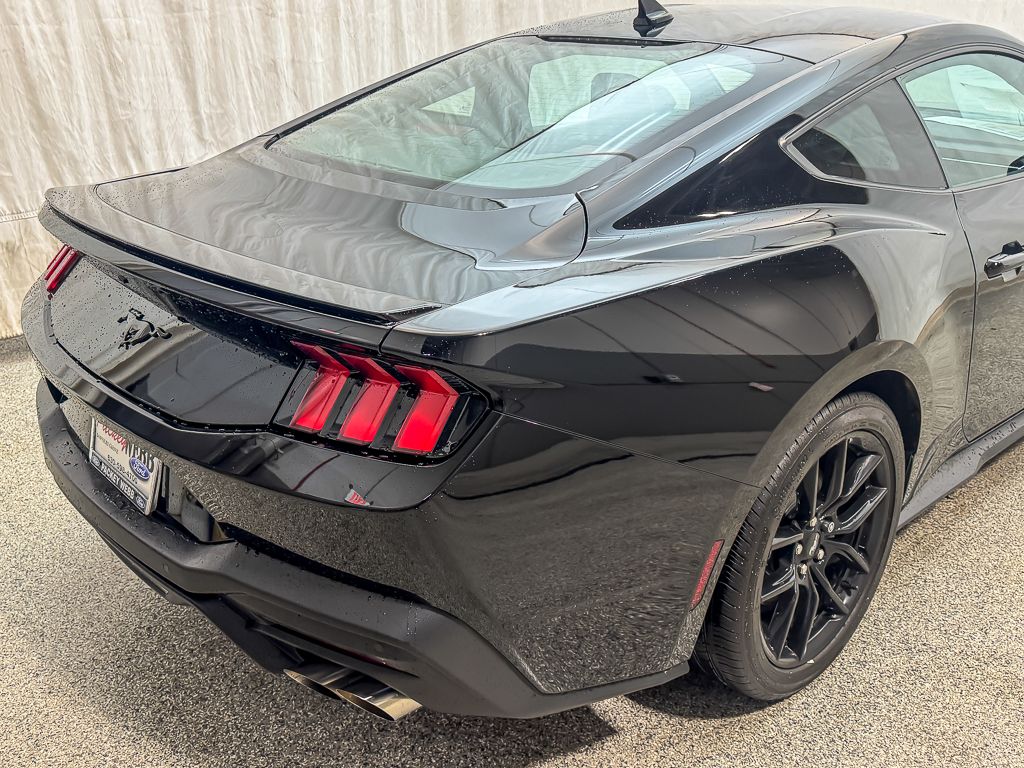 2025 FORD MUSTANG - Image 8