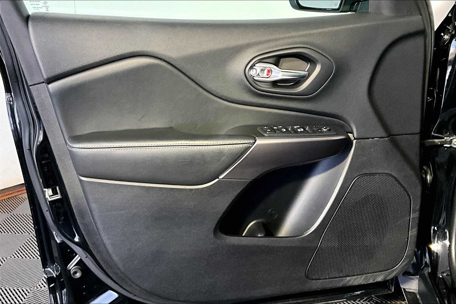 2020 Jeep Cherokee Latitude photo 20