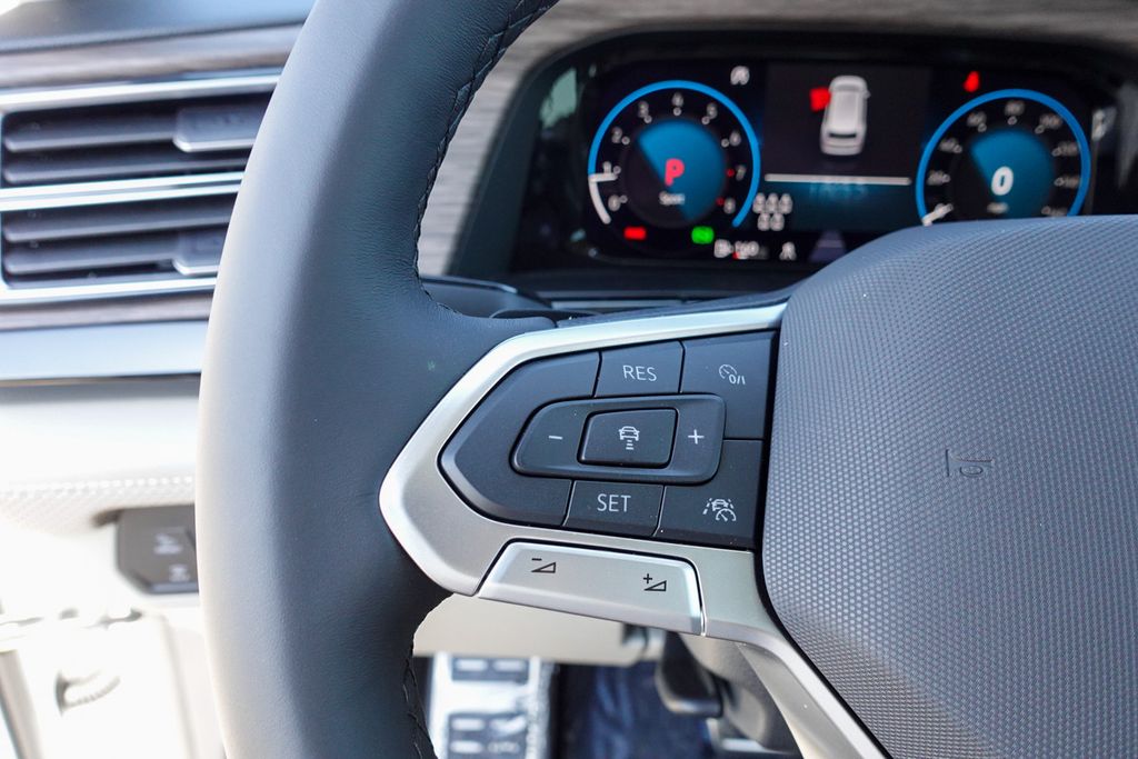 2026 Volkswagen Atlas SEL Premium R-Line photo 16