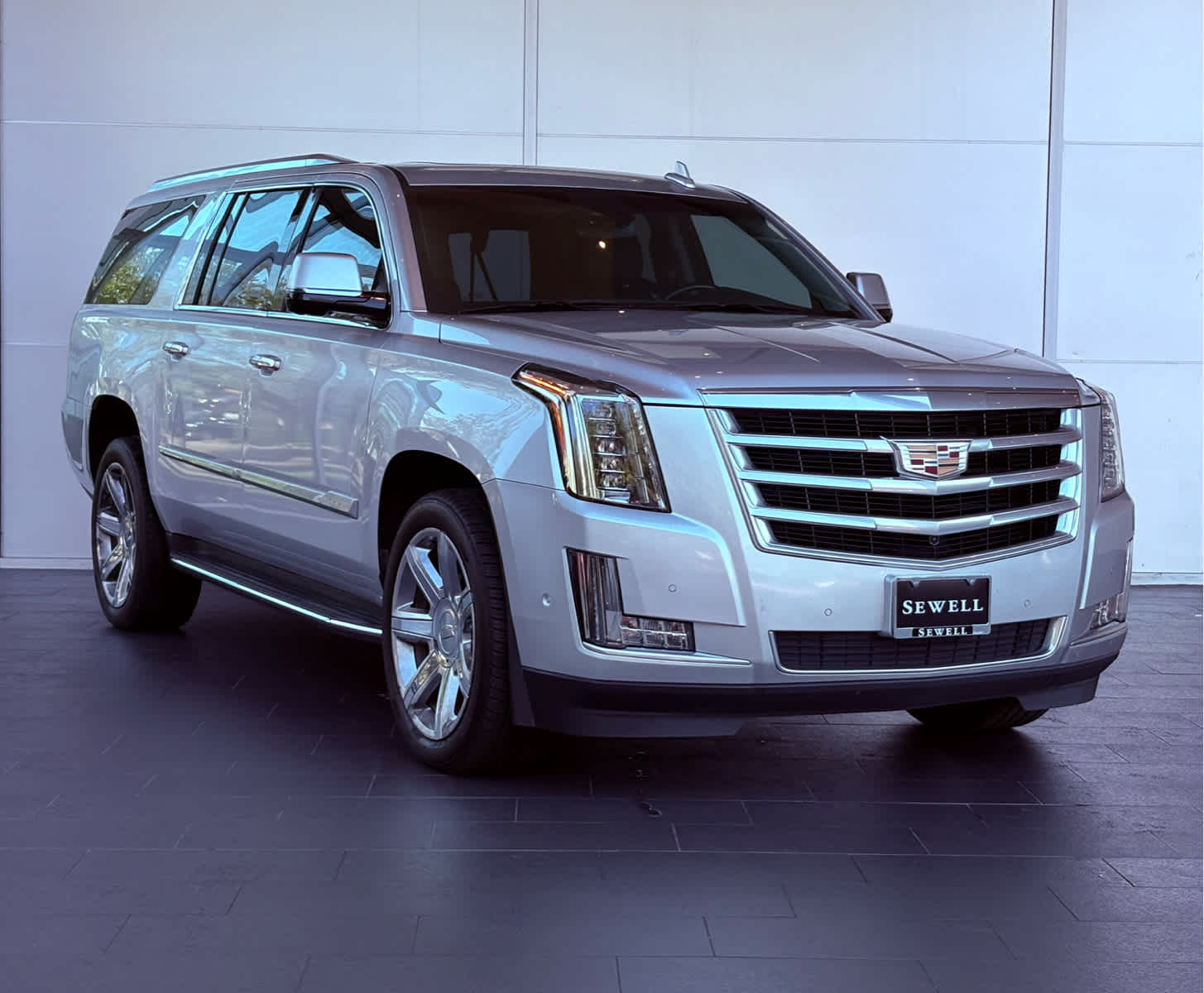 2017 Cadillac Escalade ESV Luxury photo 3