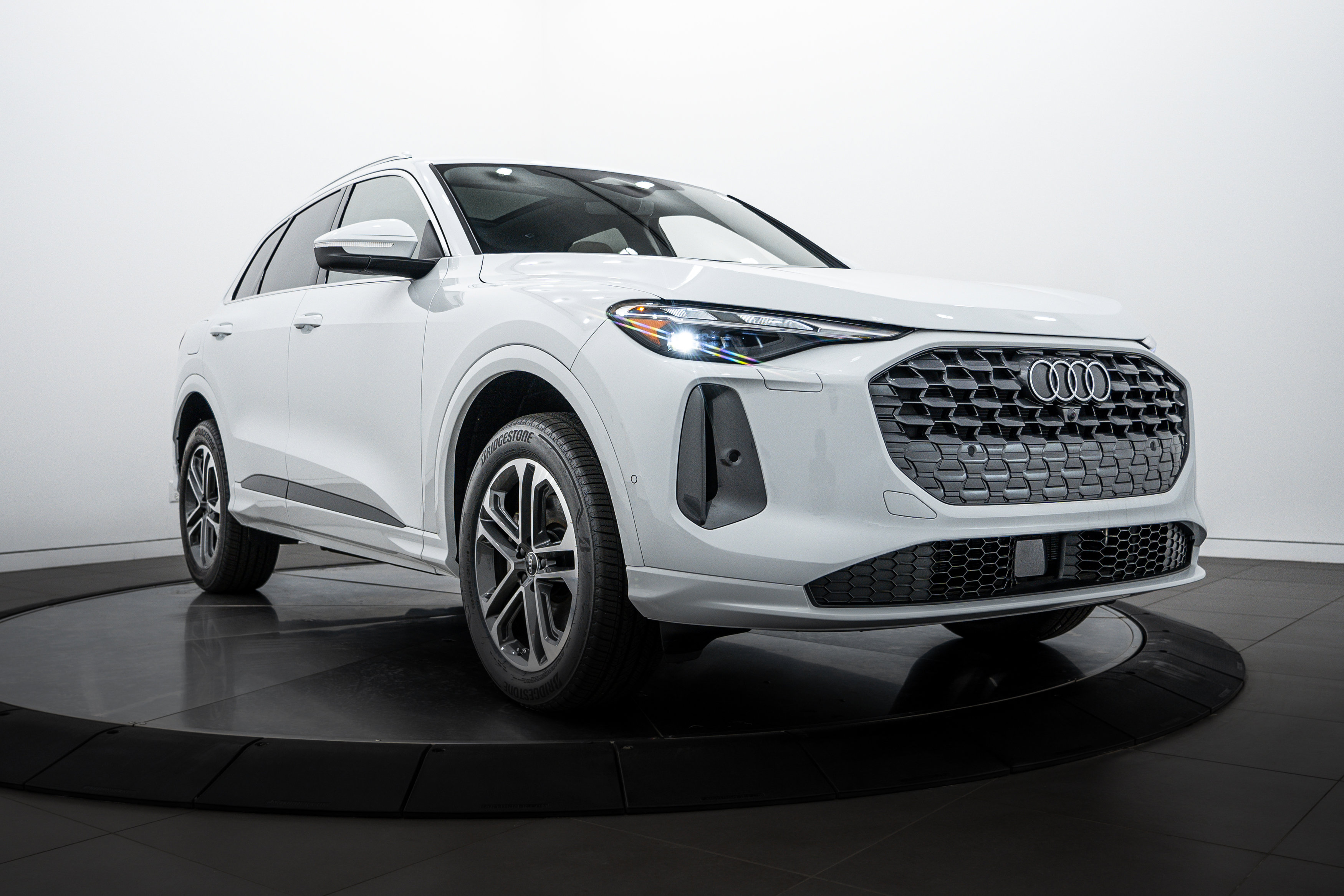 2025 Audi New Q5 Premium's photo