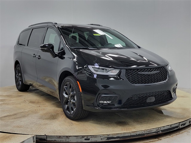 2026 Chrysler Pacifica Limited photo 2