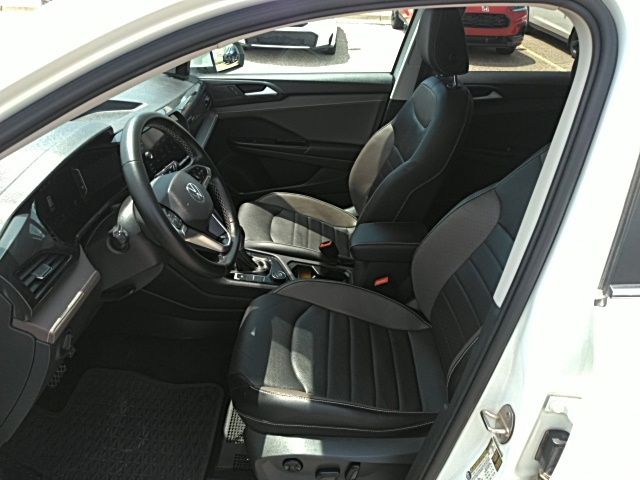 2022 Volkswagen Taos SEL photo 2