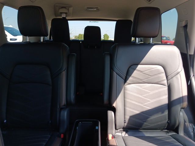 2025 Nissan Pathfinder Platinum photo 18