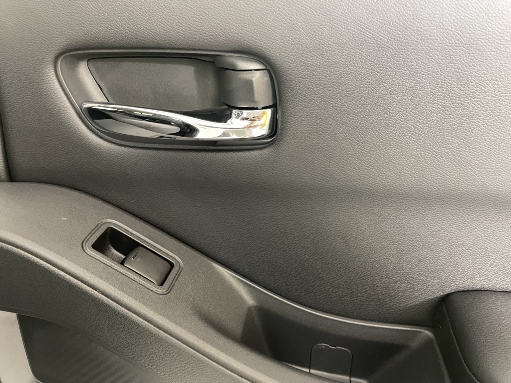 2025 Nissan Frontier Crew Cab SV photo 13
