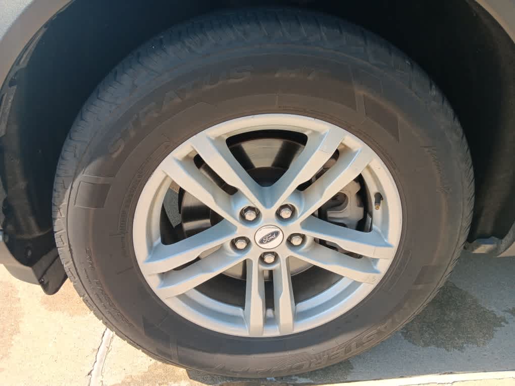2023 Ford Explorer XLT photo 4