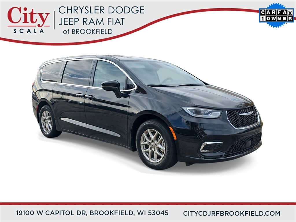 2024 Chrysler Pacifica Touring L's photo