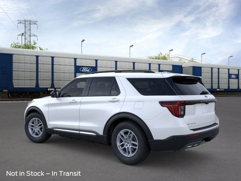2025 Ford Explorer photo 5