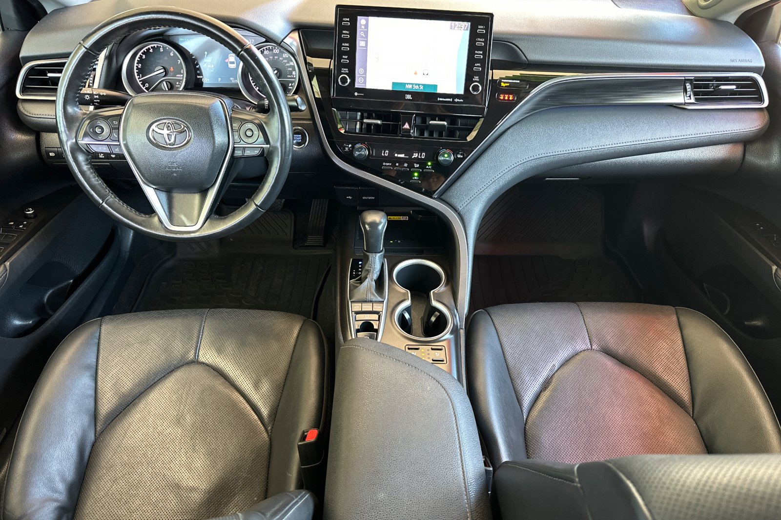 2023 Toyota Camry XLE photo 12