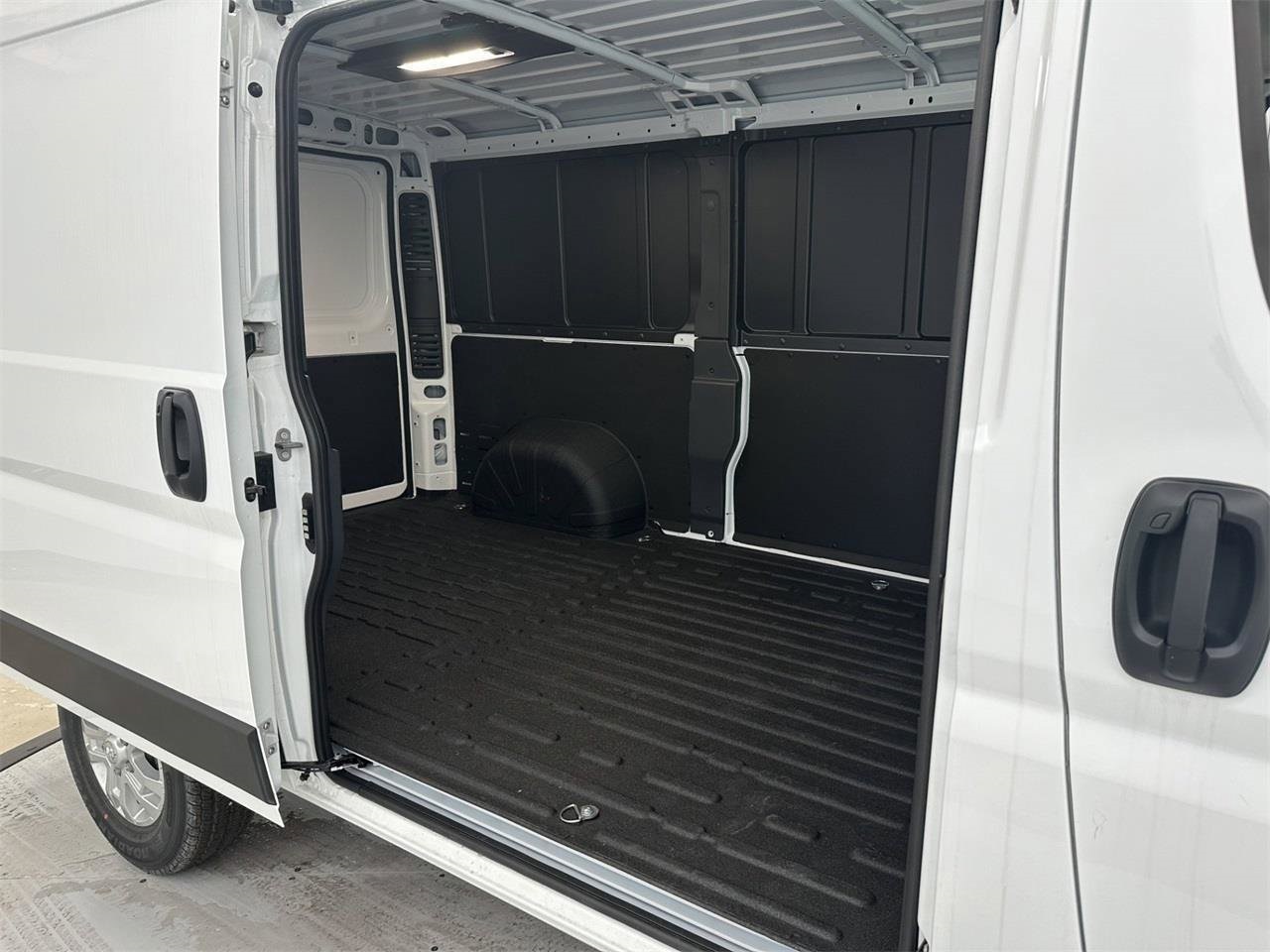2024 Ram ProMaster 1500 SLT photo 15