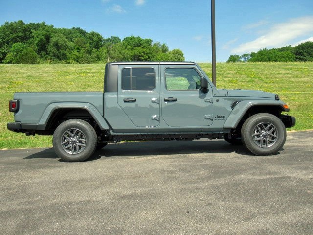 2025 Jeep Gladiator Sport S photo 5