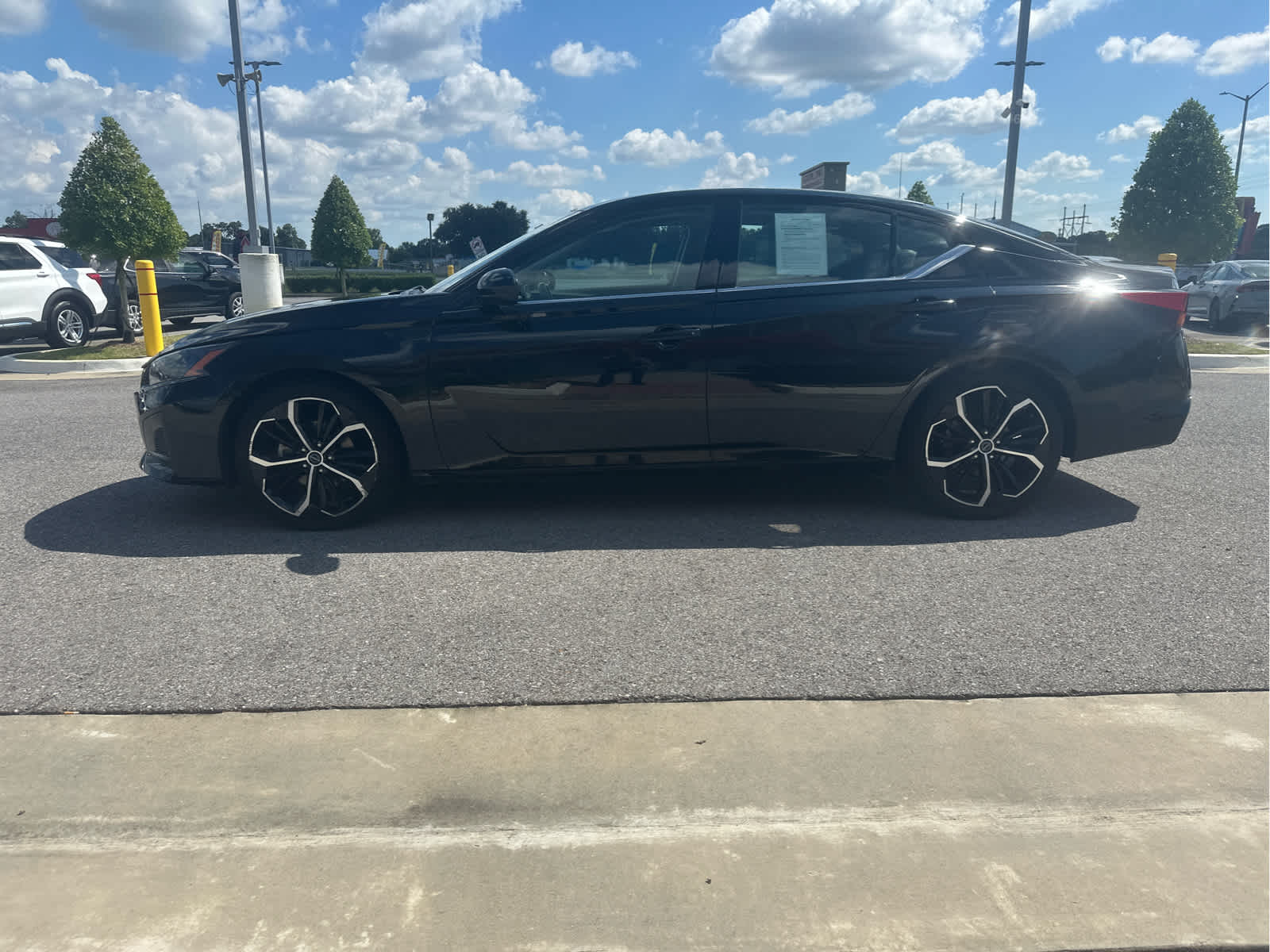 2023 Nissan Altima 2.5 SR photo 3