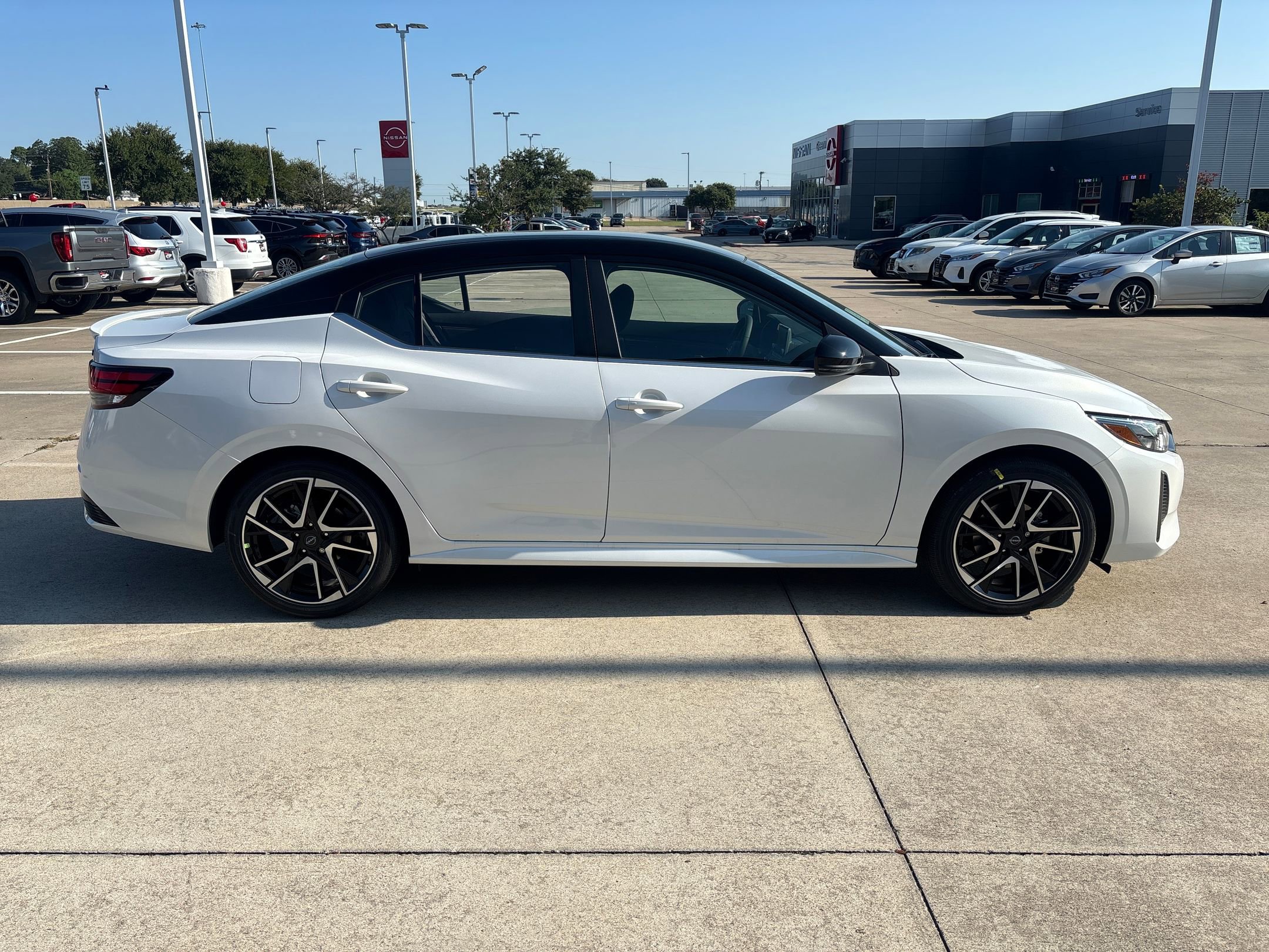 2025 Nissan Sentra SR photo 8