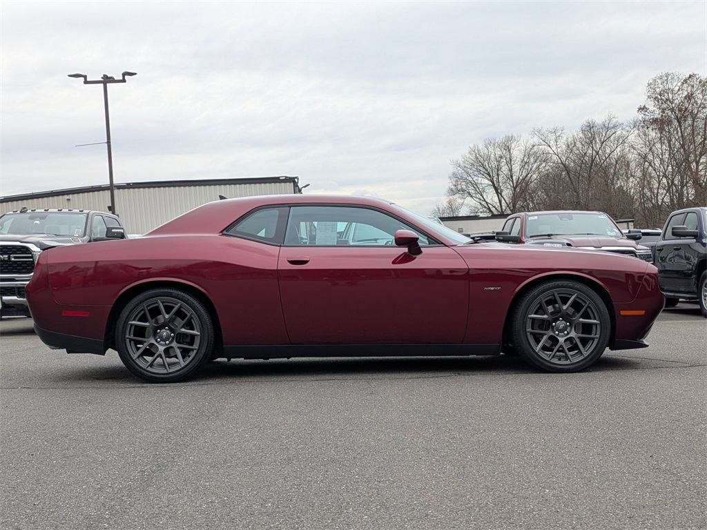 2017 Dodge Challenger R/T photo 2