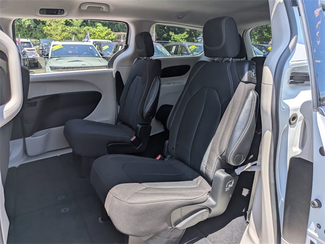 2023 Chrysler Voyager LX photo 18