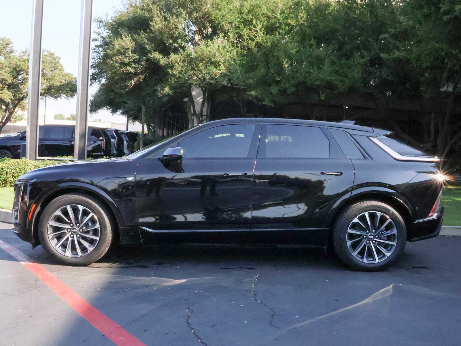 2025 Cadillac Lyriq Sport photo 2