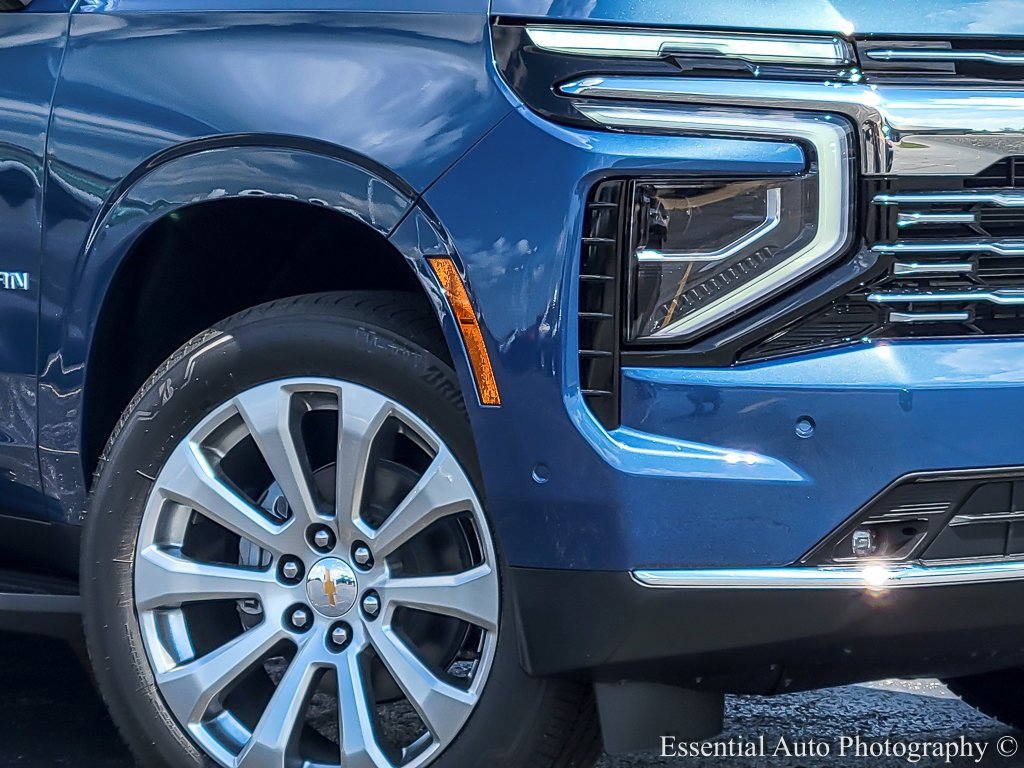 2025 Chevrolet Suburban Premier photo 3