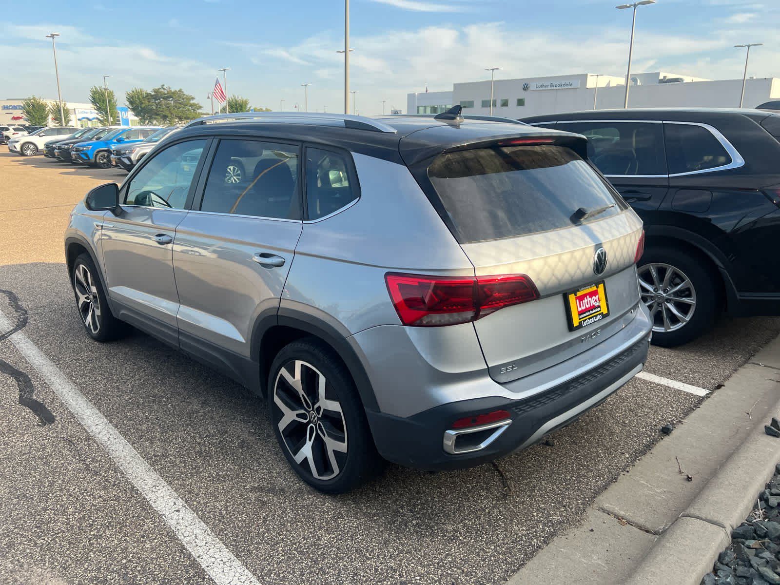2023 Volkswagen Taos SEL photo 2