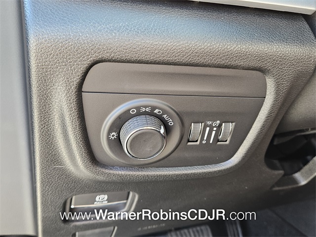 2025 Jeep Grand Cherokee Laredo photo 23