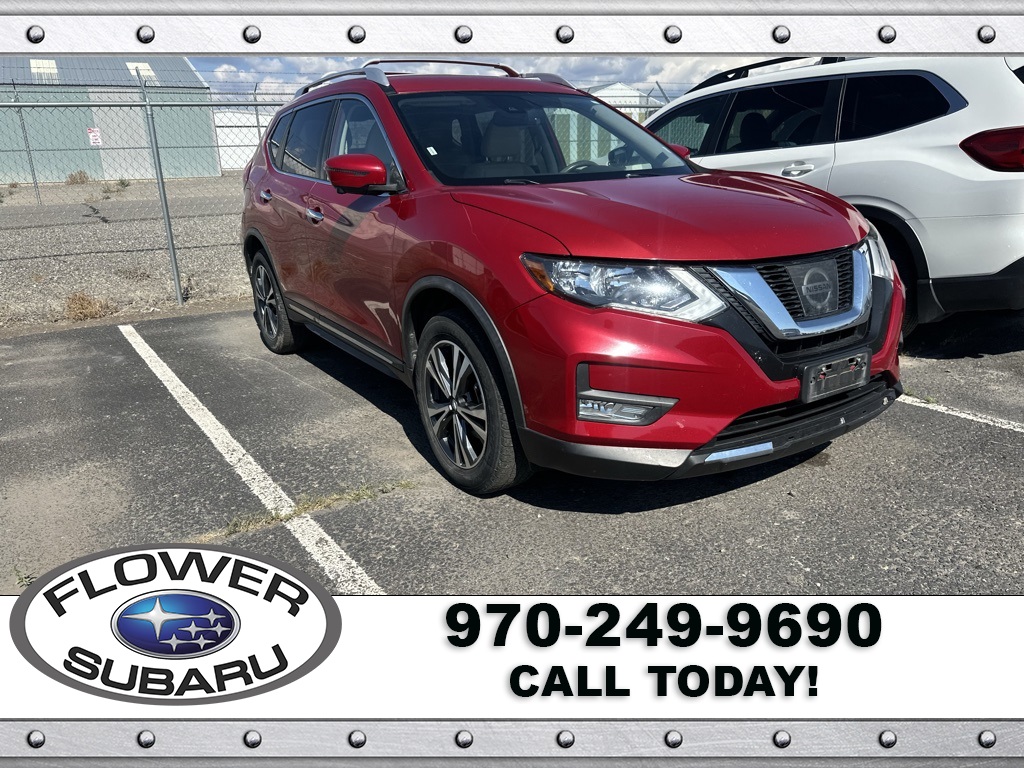 2017 Nissan Rogue SL photo 2