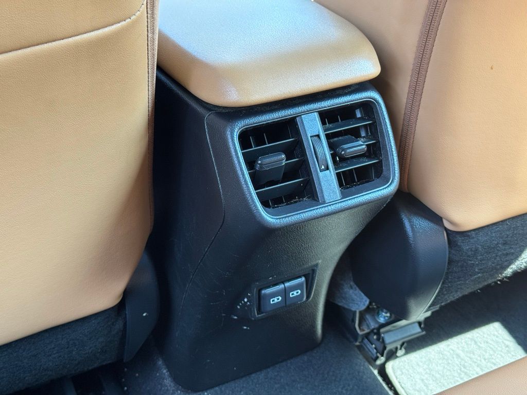 2023 Lexus UX 250h Premium photo 10