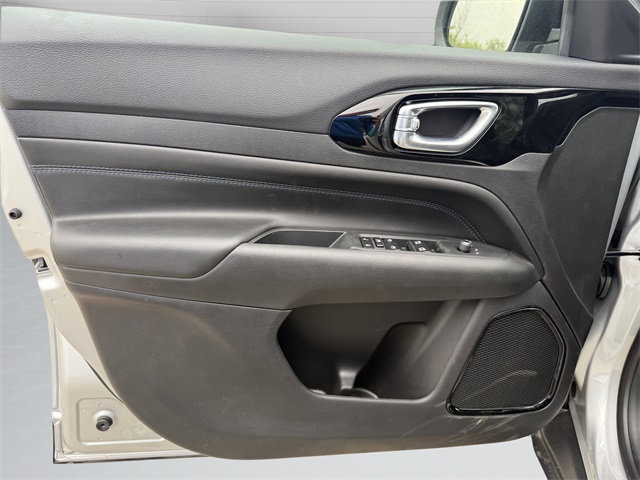 2025 Jeep Compass Latitude photo 8