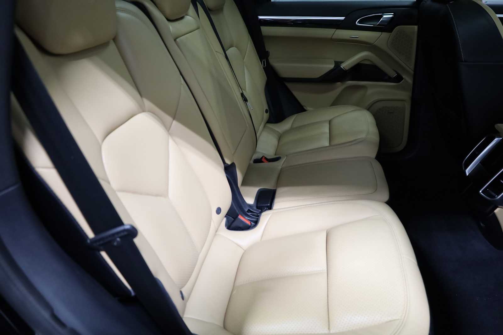 2018 Porsche Cayenne Platinum Edition photo 34