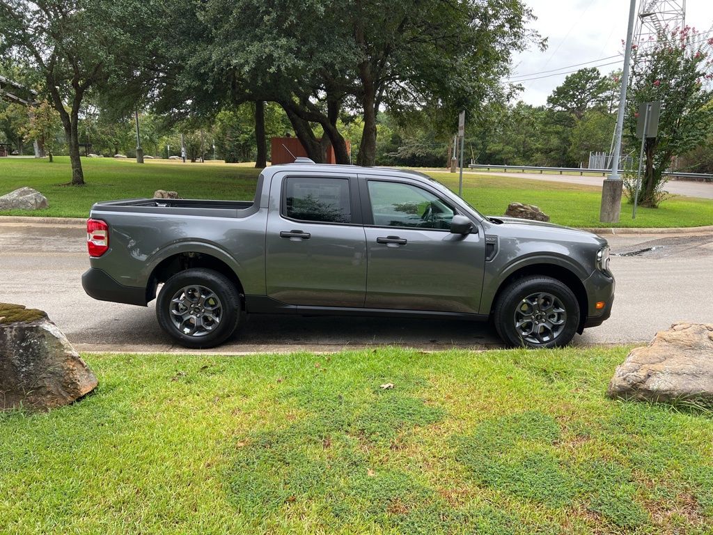 2025 Ford Maverick XLT photo 2