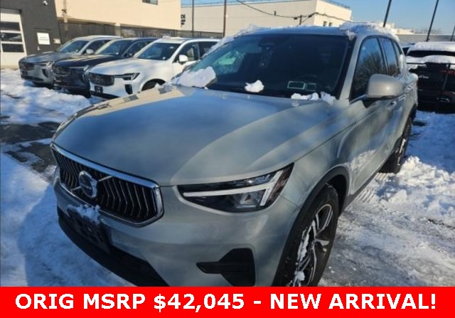 2024 Volvo XC40 Core's photo