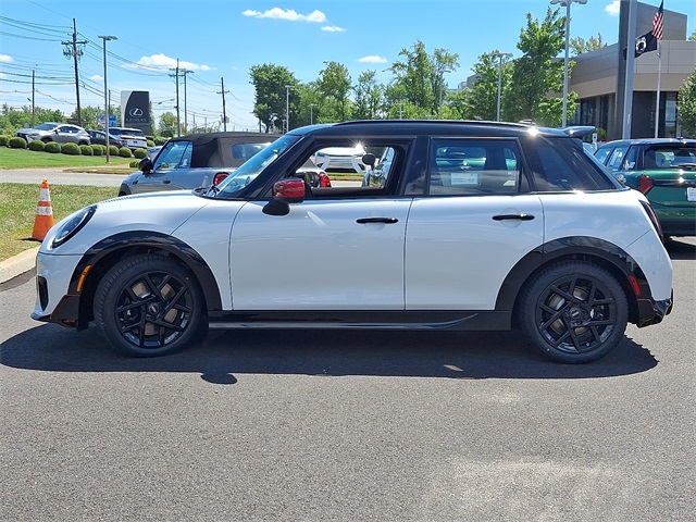 2025 Mini Cooper 4 Door Hardtop Iconic photo 4