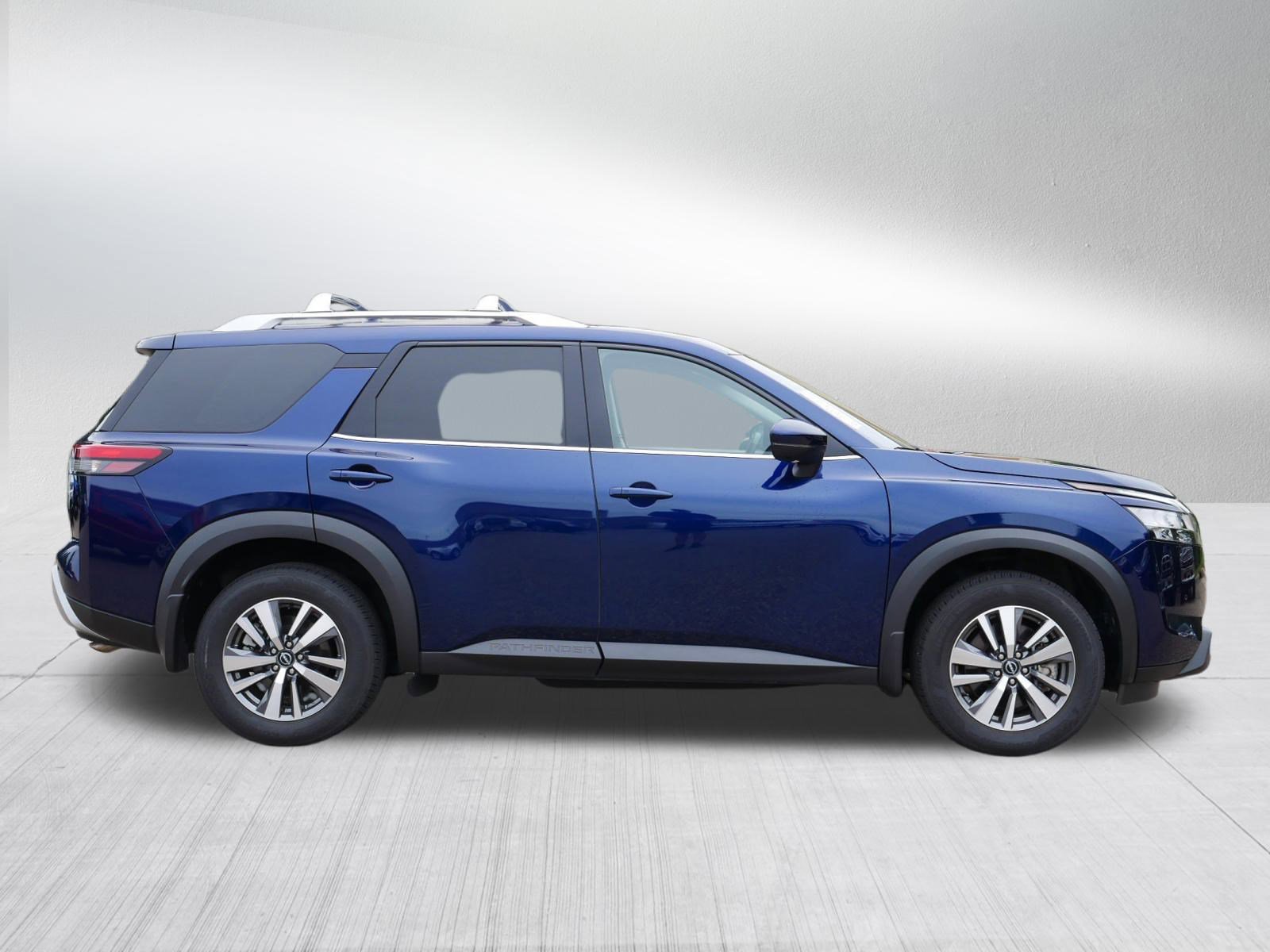2024 Nissan Pathfinder SL photo 8