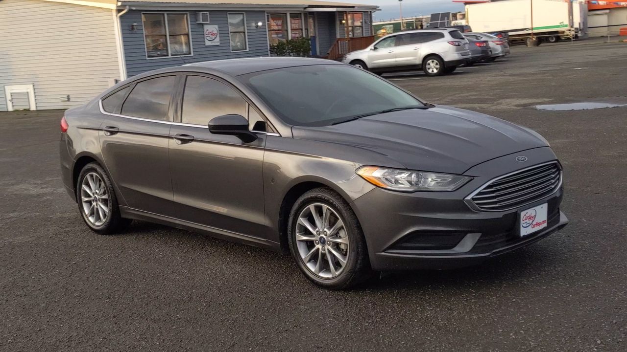 2017 Ford Fusion SE photo 3