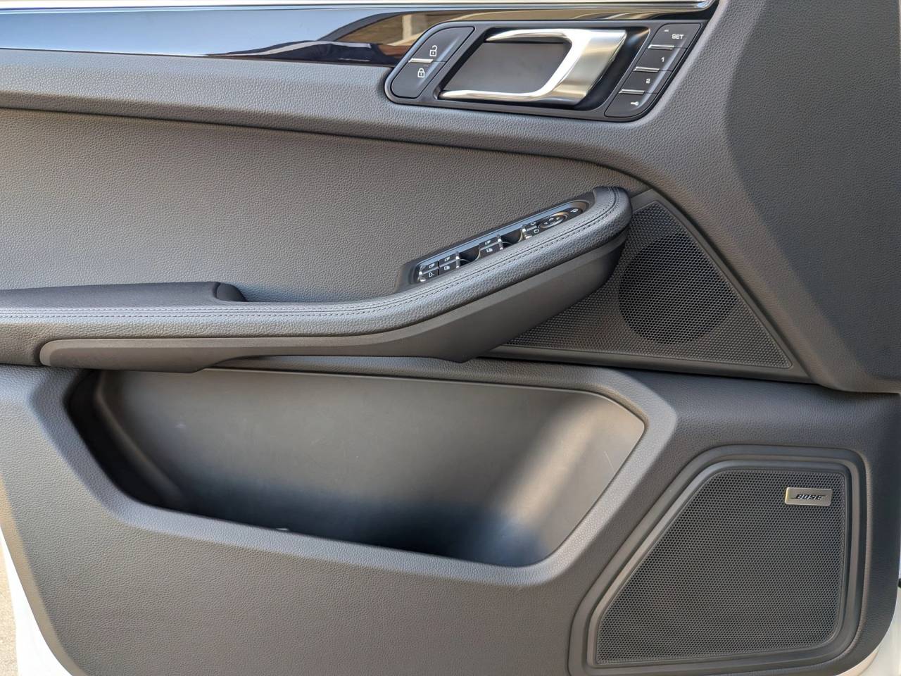 2025 Porsche Macan Base photo 13