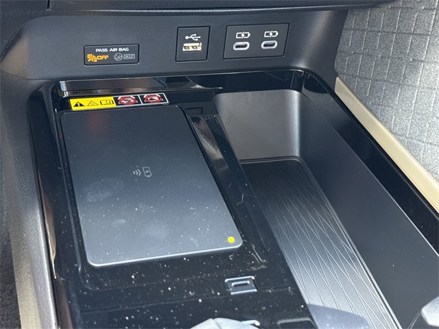 2025 Toyota Camry XLE photo 28