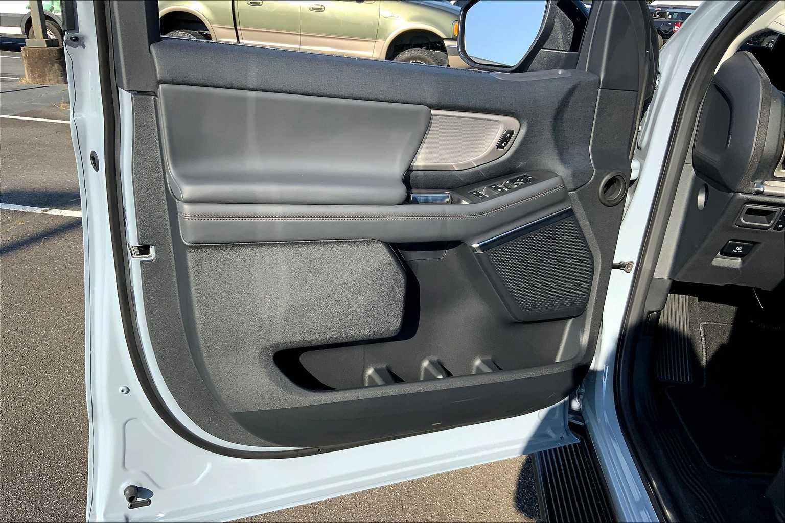2025 Ford Expedition photo 9