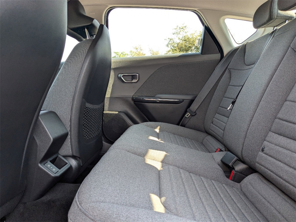 2025 Kia K4 EX photo 11