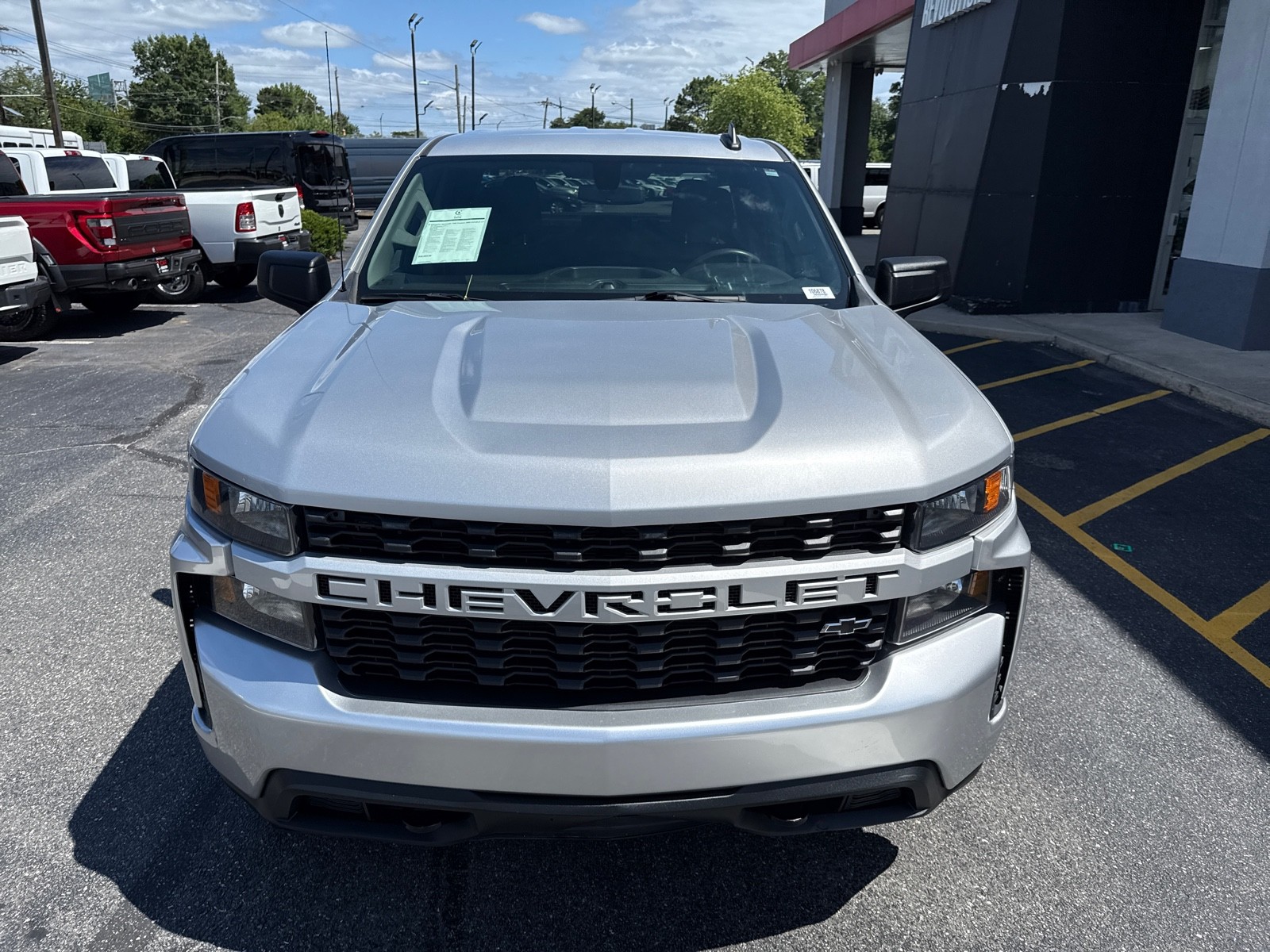 2020 Chevrolet Silverado 1500 Custom photo 2