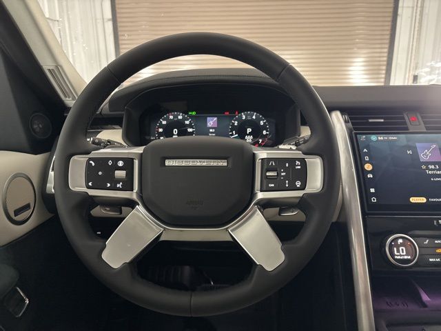 2025 Land Rover Discovery S photo 20