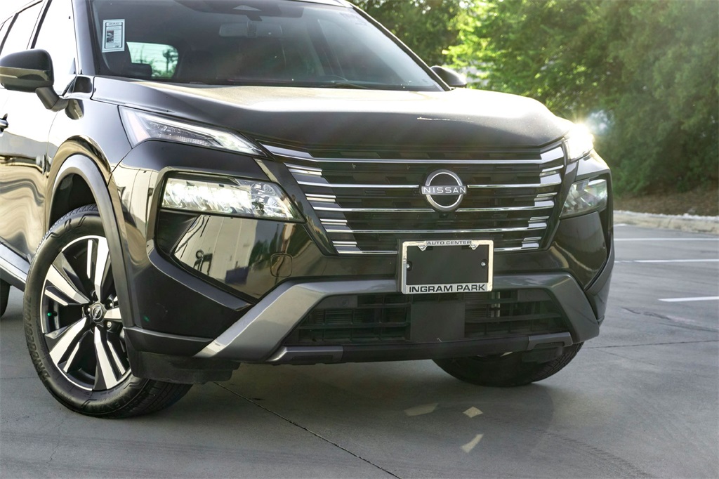 2024 Nissan Rogue SL photo 2