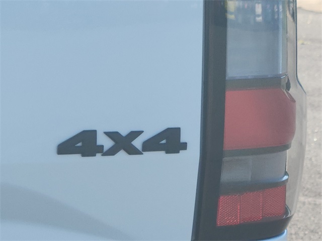 2026 Nissan Frontier Crew Cab SV photo 5