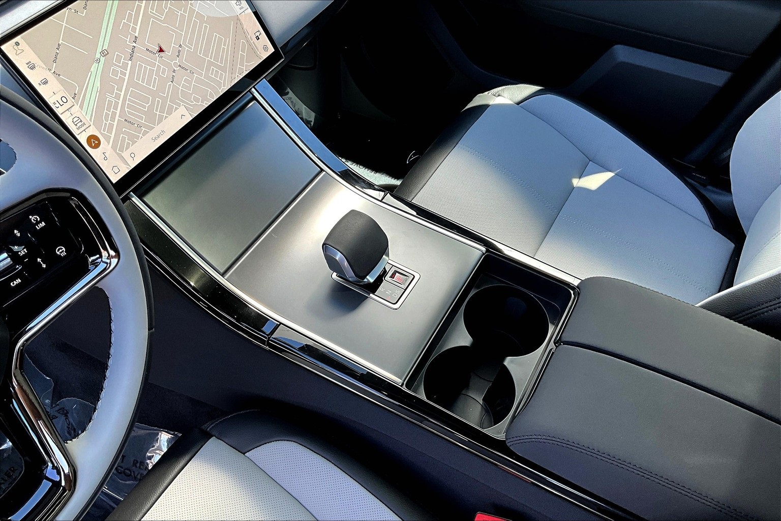 2026 Land Rover Range Rover Velar S photo 8