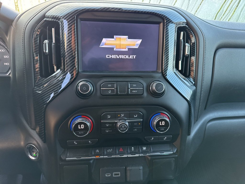 2020 Chevrolet Silverado 1500 RST photo 3
