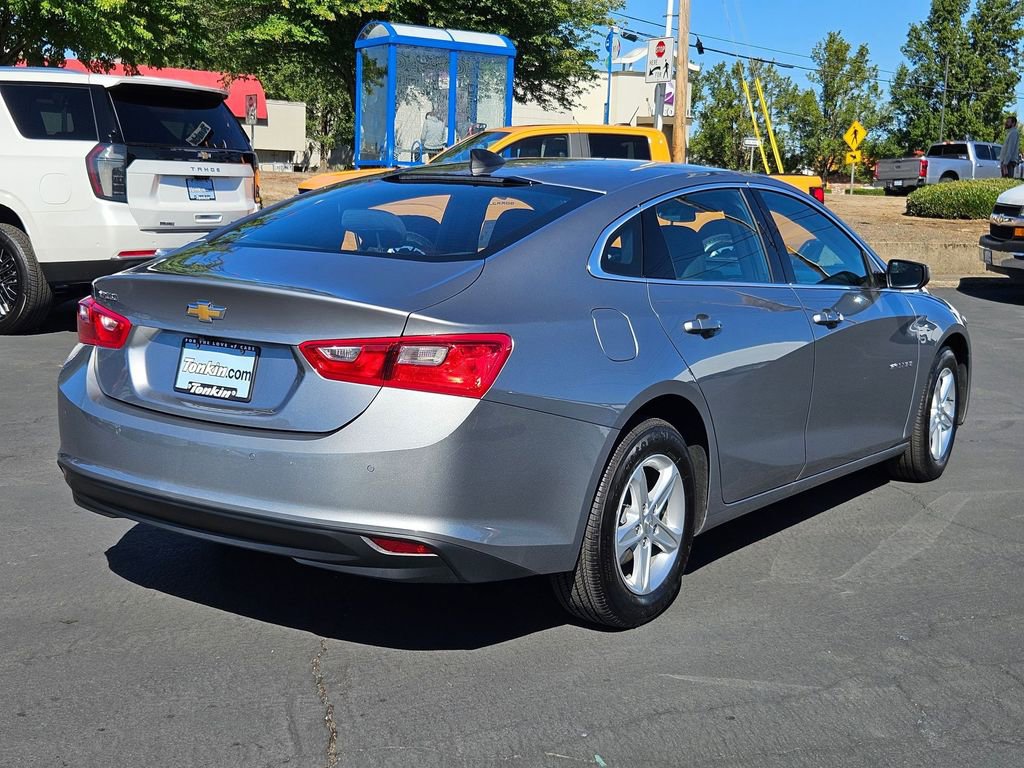 2025 Chevrolet Malibu photo 4