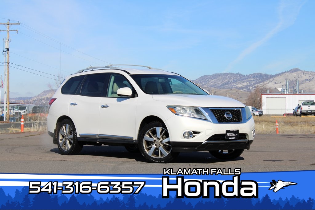 2014 Nissan Pathfinder Platinum's photo